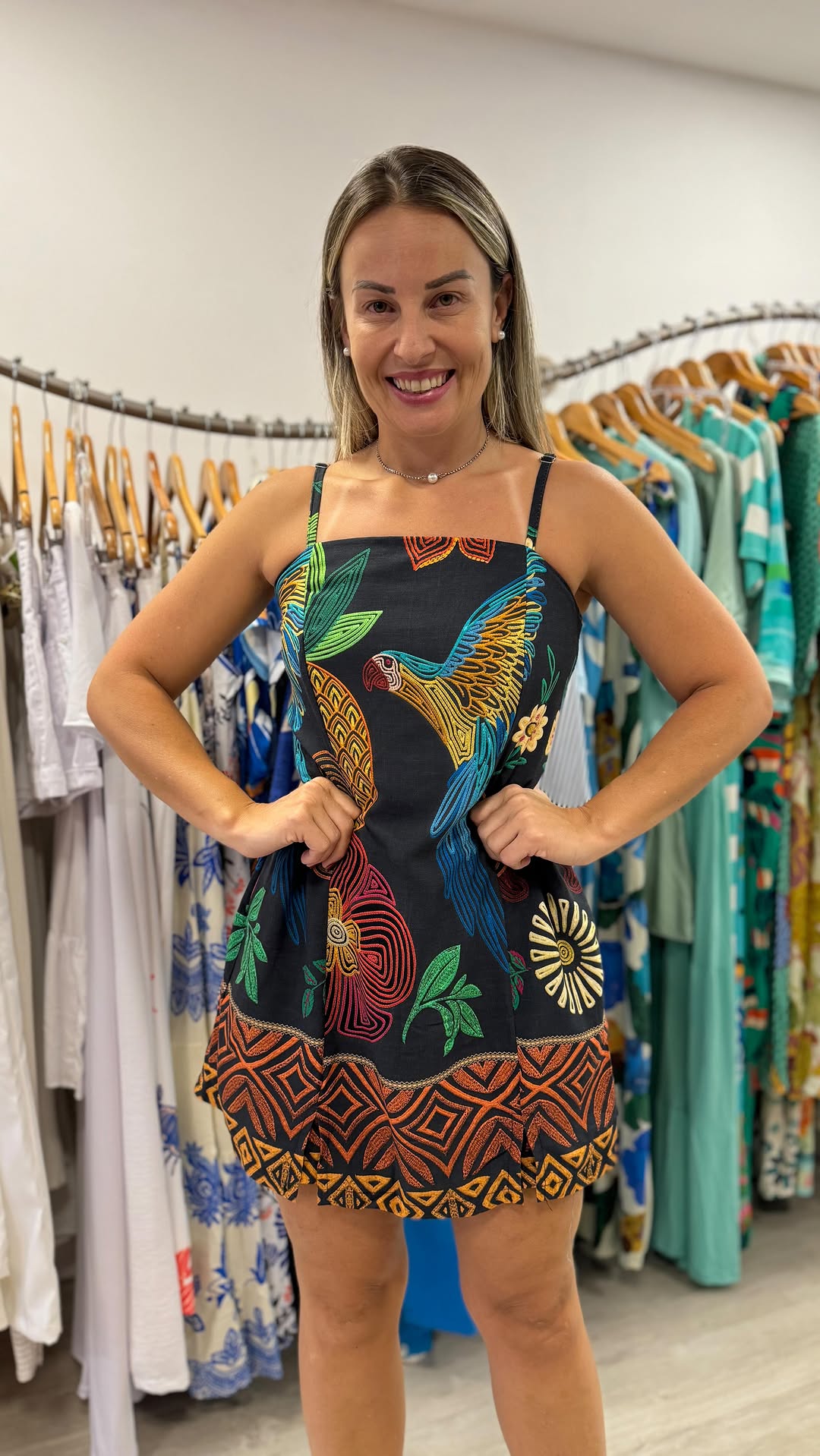 Macaquinho Raquel Arara